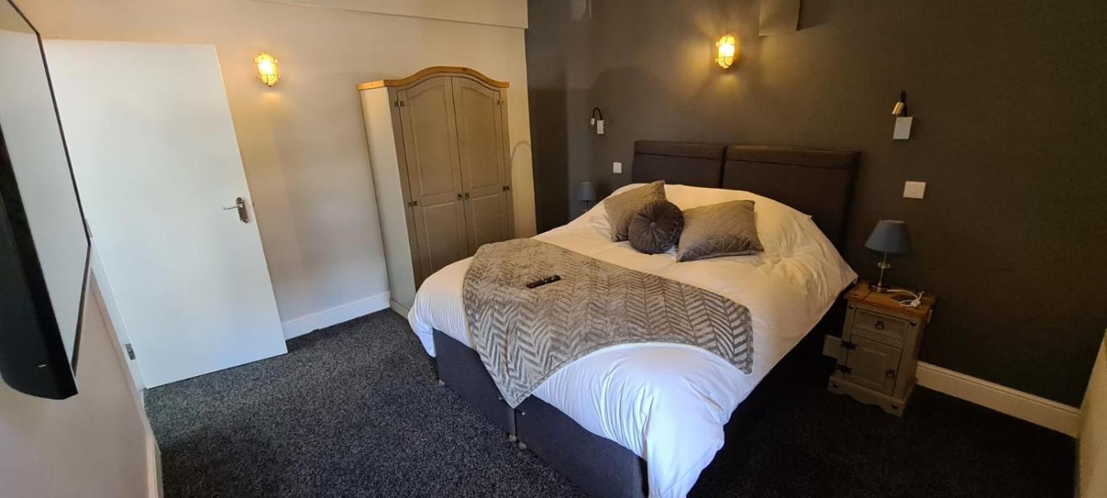 Sutton Vale Hotel Deal Room photo